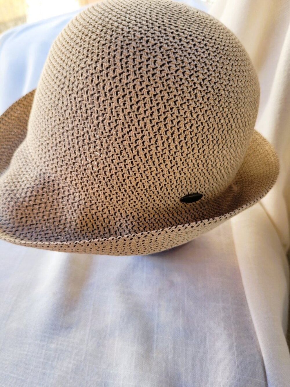 Liz Claiborne Fashion Straw Bowler Sun Hat Woven Cloche Kettle Brim Tan NWOT - Picture 2 of 7